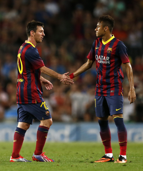 客队后腰两 客队后腰两